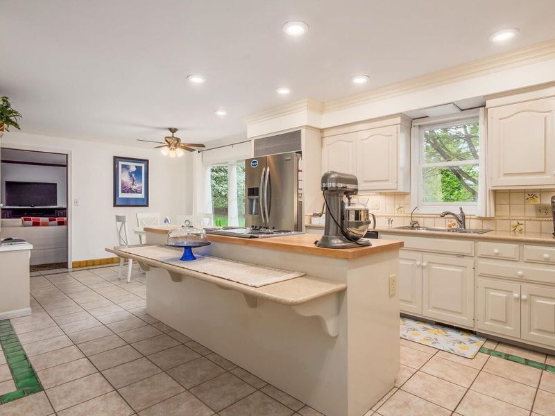 480 W Highland Drive , Zanesville, OH 43701 Photo 6