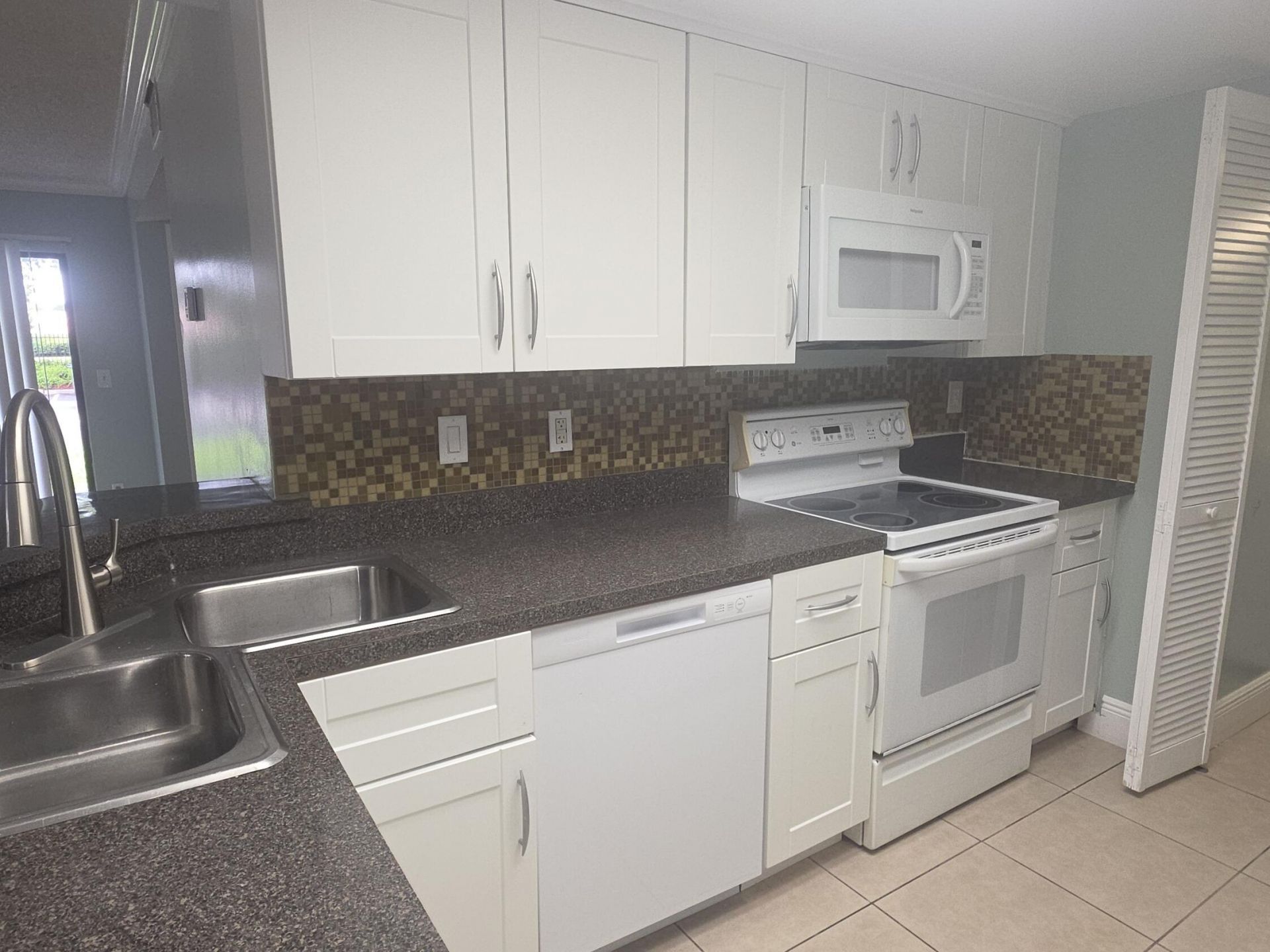 9166 W Atlantic Boulevard, Unit 1612, Coral Springs, FL 33071 Photo
