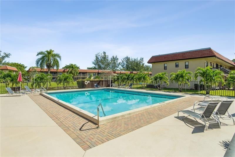 21915 Lake Forest Circle, Unit 106, Boca Raton, FL 33433 Photo