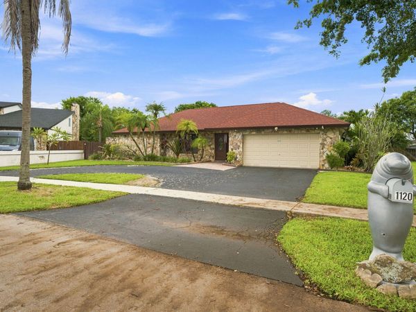 1120 NW 77TH Avenue, Plantation, FL 33322