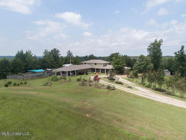 466 W Highway 4 , Holly Springs, MS 38635