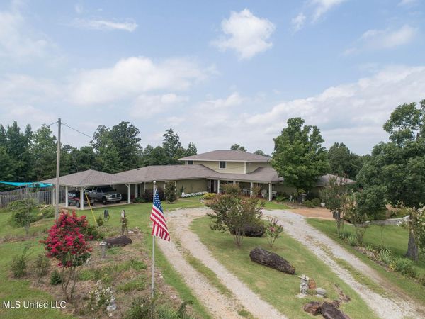 466 W Highway 4 , Holly Springs, MS 38635