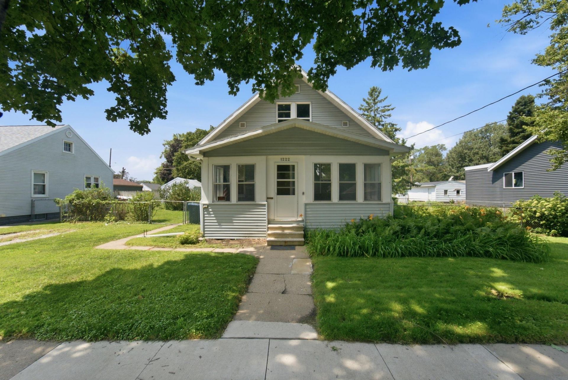 1222 Wallgate Avenue, Waterloo, IA 50701 Main Photo