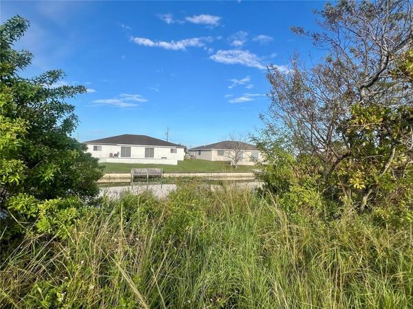 1424 NE 9TH AVENUE , CAPE CORAL, FL 33909