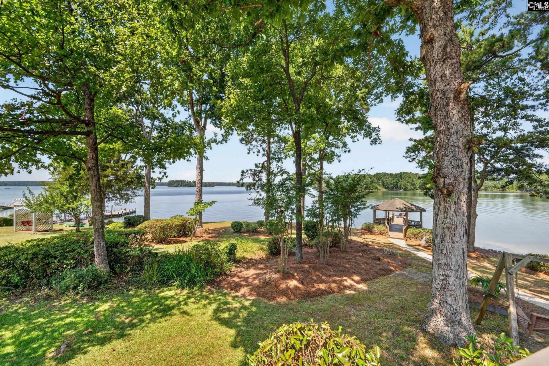 1404 Martins Crossing Court  Photo 38