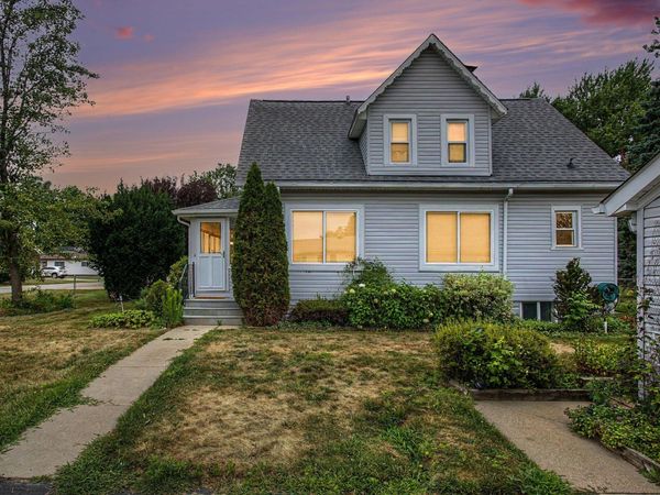 2901 Hartline Drive, Rochester Hills, MI 48309