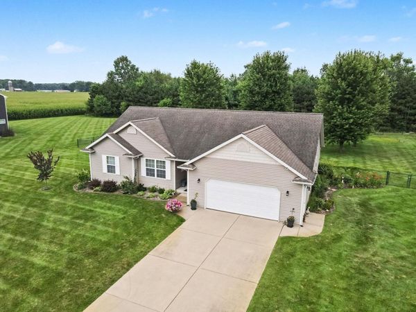 50203 Chardonnay Street, Paw Paw, MI 49079
