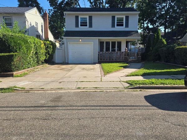 148 Cedar Street, Valley Stream, NY 11580