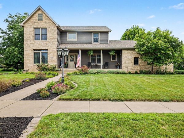 1352 Diamond Boulevard , Valparaiso, IN 46385