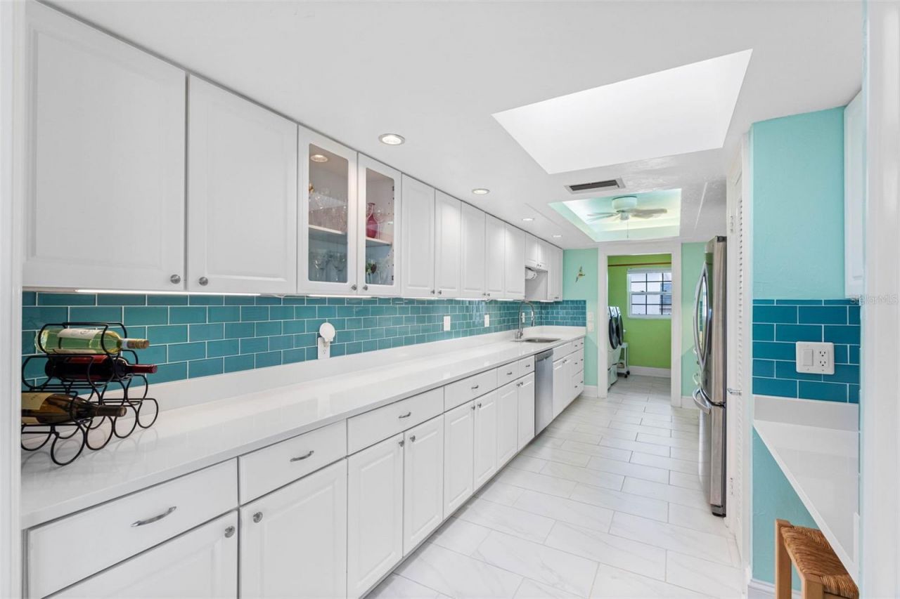 139 Bluff View Drive, Unit 407, Belleair Bluffs, FL 33770 Photo