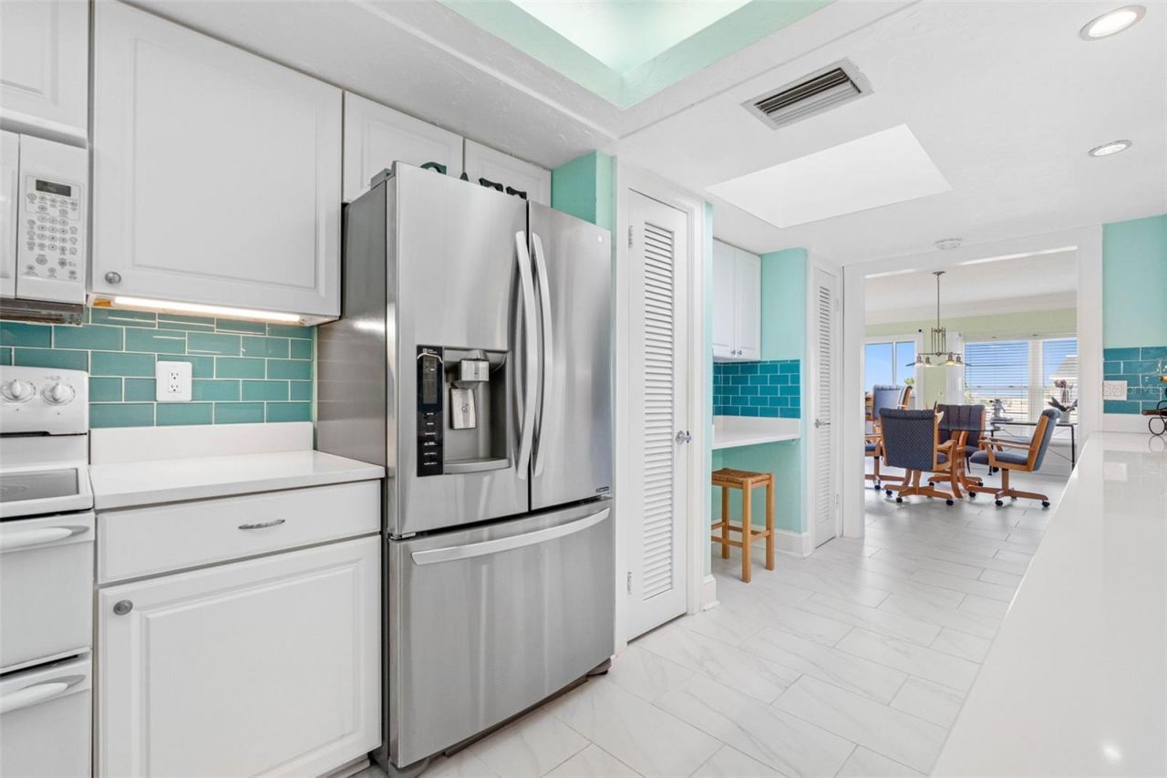 139 Bluff View Drive, Unit 407, Belleair Bluffs, FL 33770 Photo