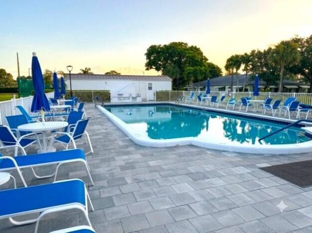 1202 S Drive Circle, Unit A, Delray Beach, FL 33445 Photo