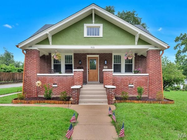 915 N Kingshighway Street, St Charles, MO 63301