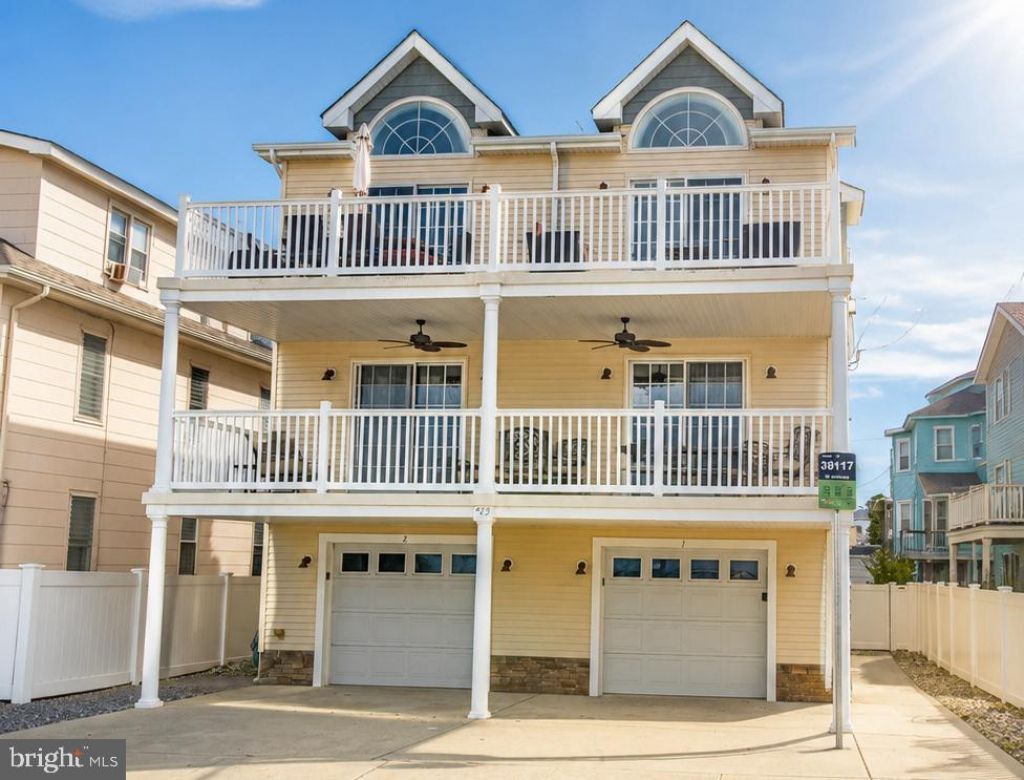 223 E Roberts Avenue, Unit B, Wildwood, NJ 08260 Main Photo
