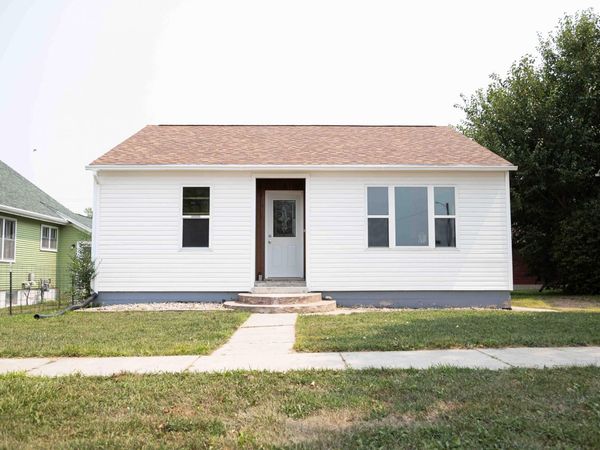 402 S Carpenter St, Tripp, SD 57376