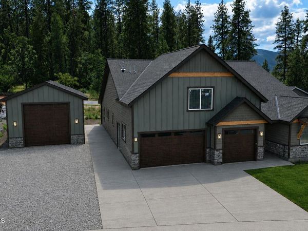4476 E Savea LN , Post Falls, ID 83854