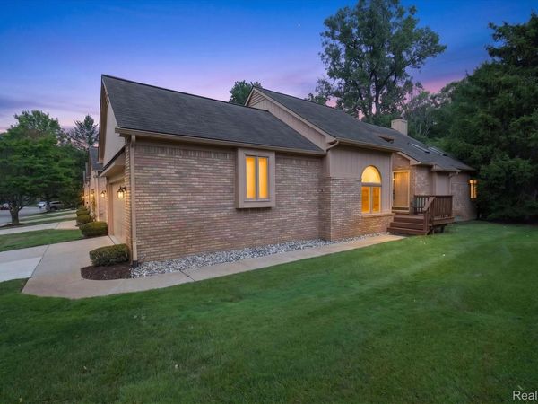 21660 River Ridge Trail, Farmington Hills, Mi 48335