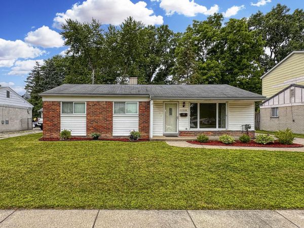 32339 Chalfonte Drive, Warren, MI 48092