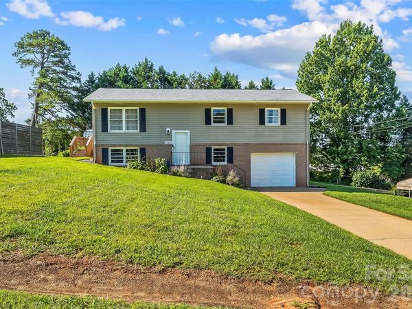 4405 Landing Court , Hickory, NC 28602