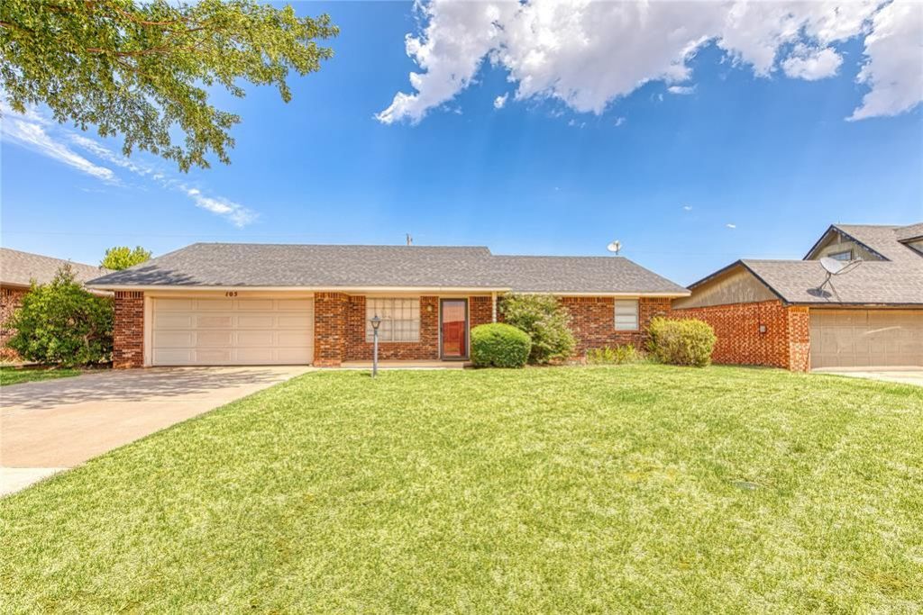 105 Mitchell Drive, Elk City, OK 73644 Main Photo