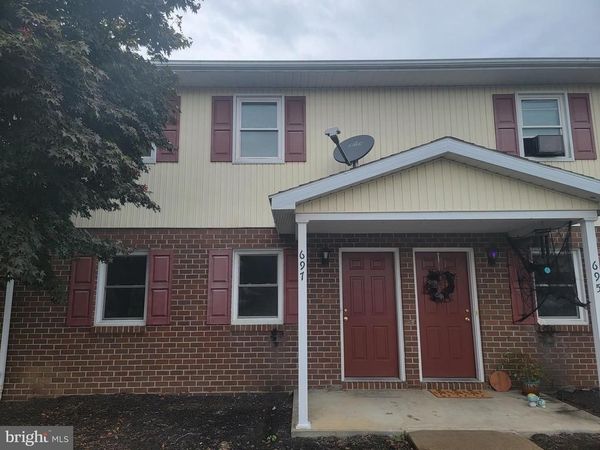 691 CENTER DRIVE , CHAMBERSBURG, PA 17202