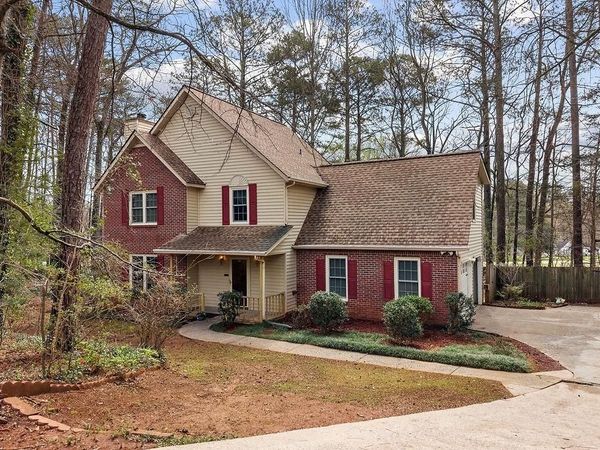 120 Chateau Circle , Fayetteville, GA 30215