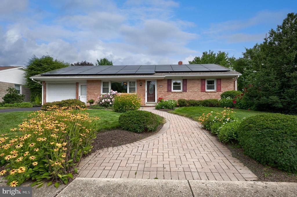 413 W CEDAR STREET , NEW HOLLAND, PA 17557