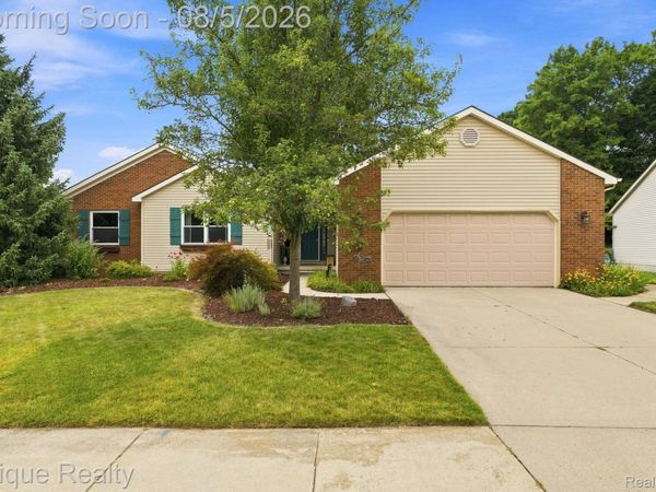 25 Melvin J Court, Oxford Village, Mi 48371