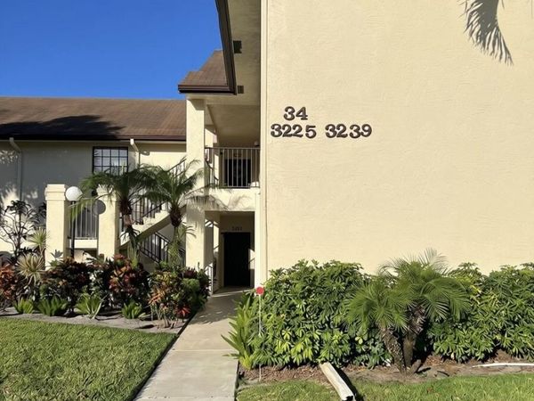 3237 Jog Park Drive, Greenacres, FL 33467