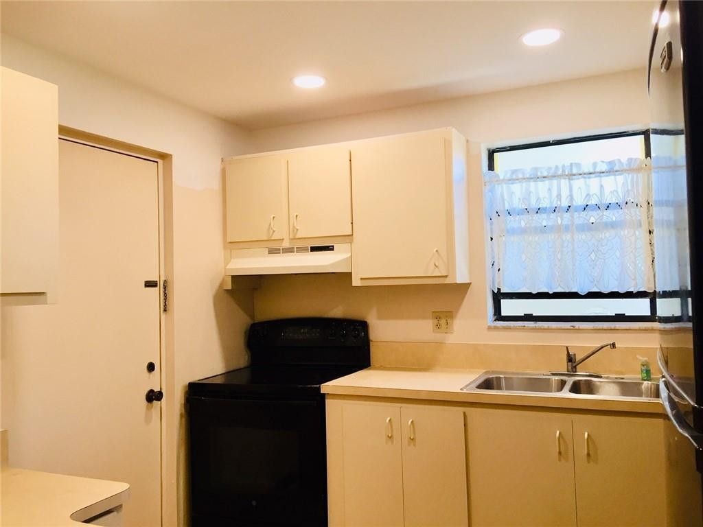 2316 S Cypress Bend Drive, Unit 220, Pompano Beach, FL 33069 Photo