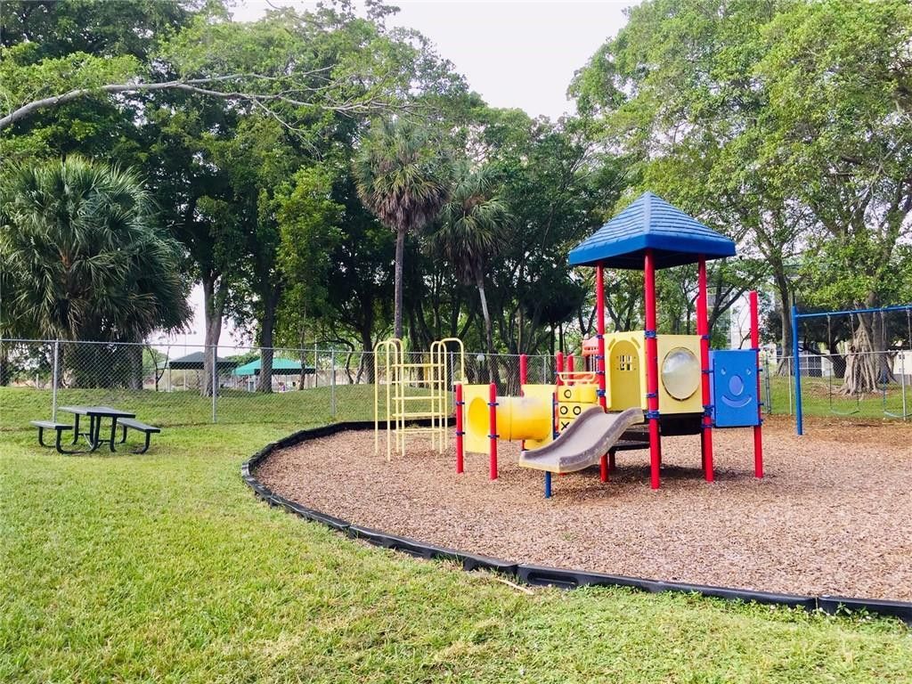 2316 S Cypress Bend Drive, Unit 220, Pompano Beach, FL 33069 Photo