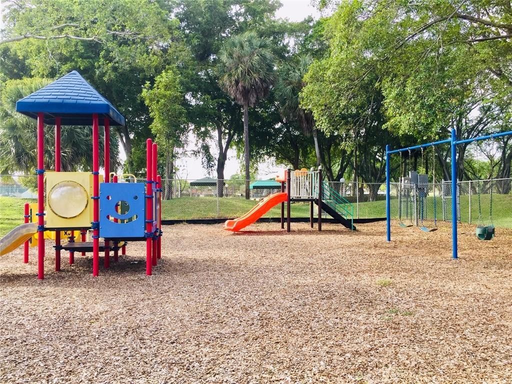 2316 S Cypress Bend Drive, Unit 220, Pompano Beach, FL 33069 Photo