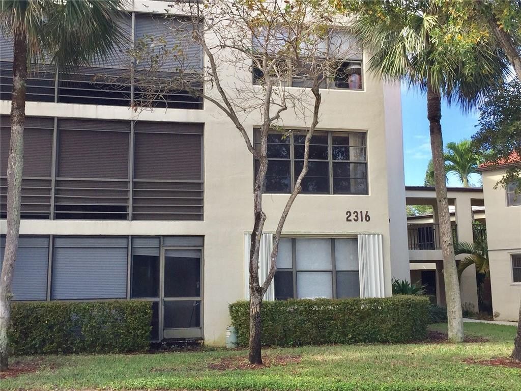2316 S Cypress Bend Drive, Unit 220, Pompano Beach, FL 33069 Photo