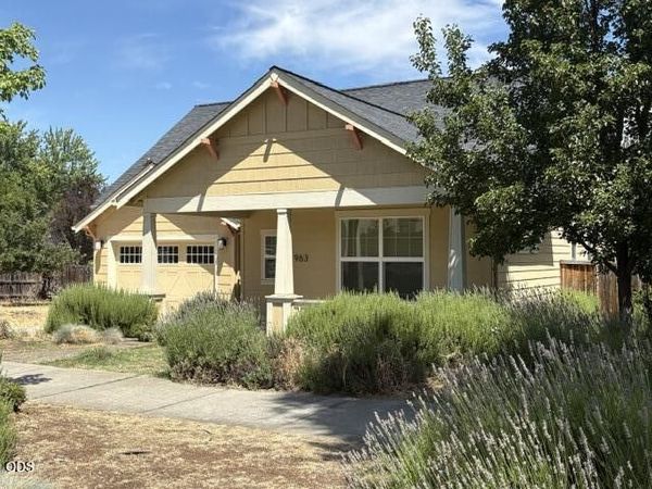 963 C Street, Ashland, OR 97520