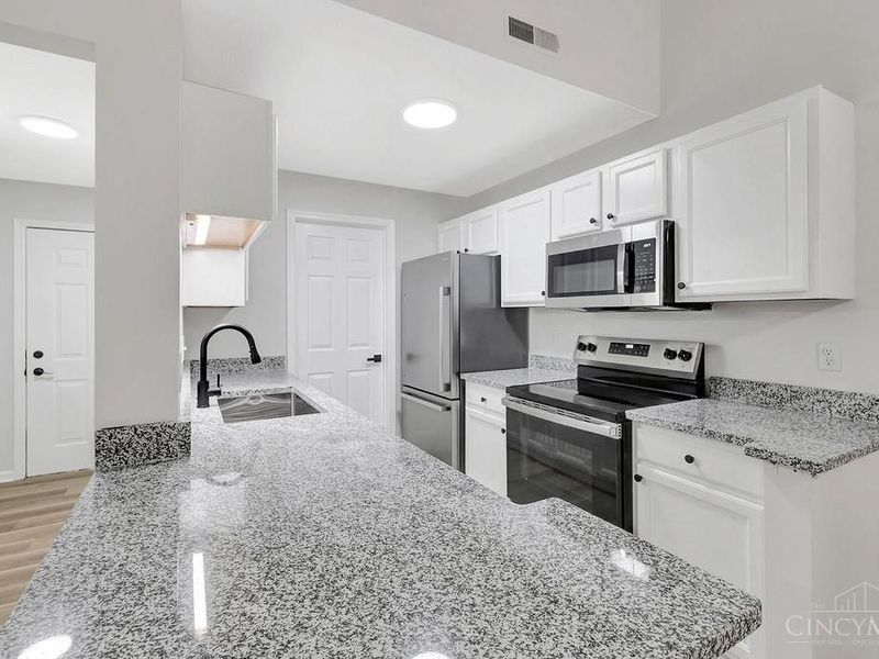 7343 Chatham Court, Unit G, West Chester, OH 45069 Photo 12