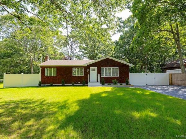 18 EASTERLY Road, Hampton Bays, NY 11946