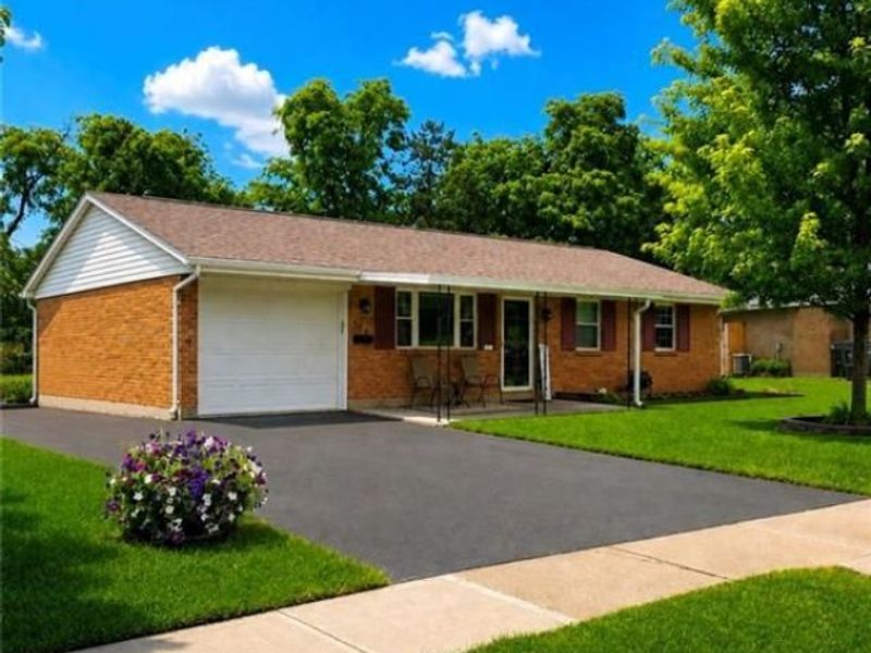 379 Ellenwood Drive, West Carrollton, OH 45449 Photo 3