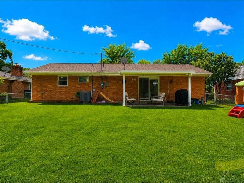 379 Ellenwood Drive, West Carrollton, OH 45449 Photo 4