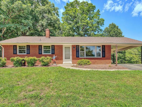 1131 2Nd ST, Blue Ridge, VA 24064