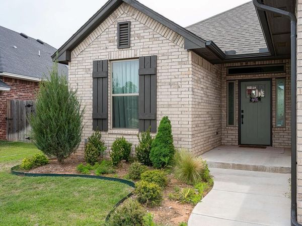 4604 Bermuda Drive, Mustang, OK 73064