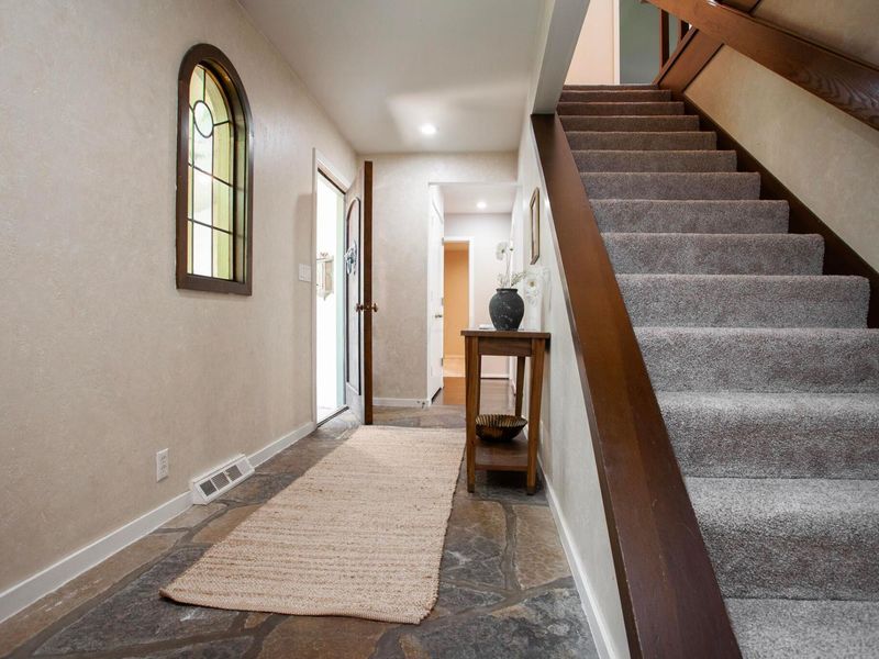 8136 Blind Brook Court, Columbus, OH 43235 Photo 10