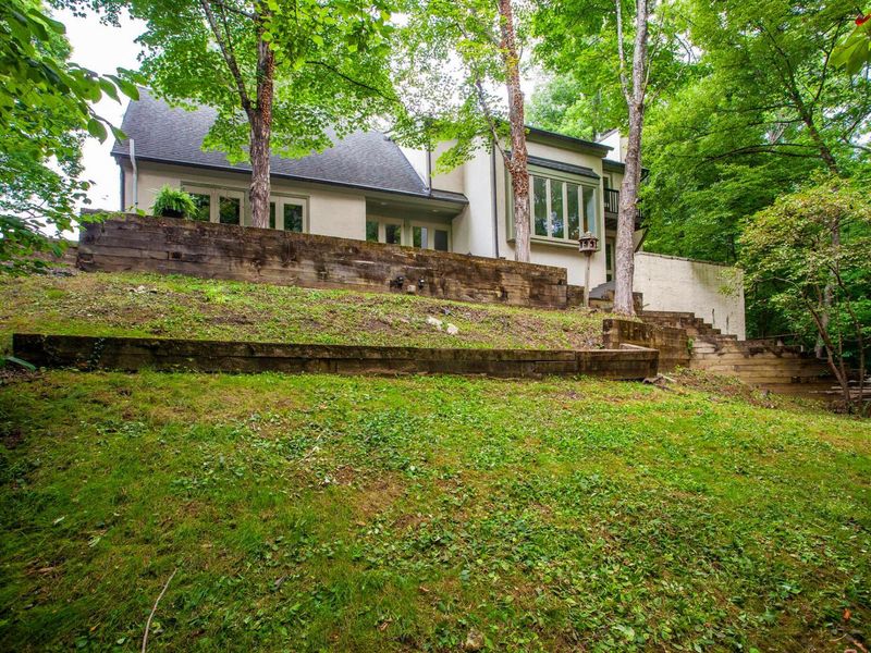 8136 Blind Brook Court, Columbus, OH 43235 Photo 2