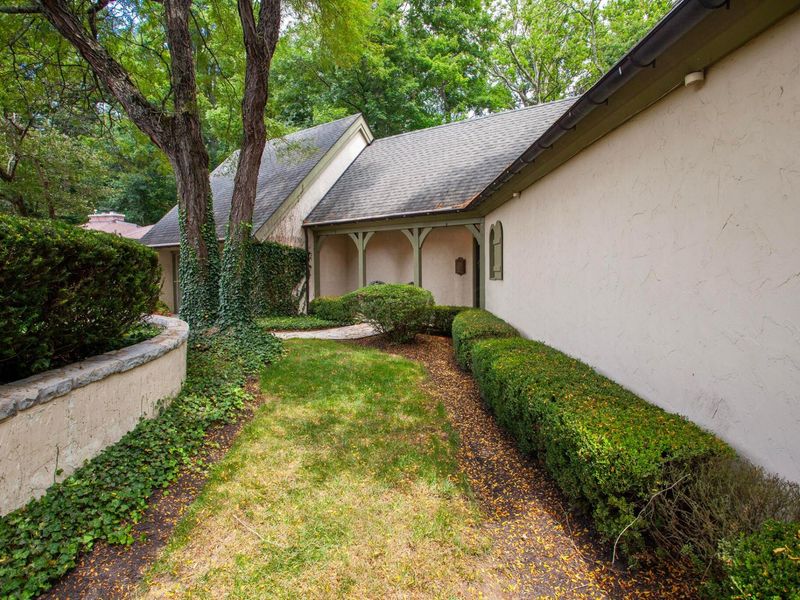 8136 Blind Brook Court, Columbus, OH 43235 Photo 5