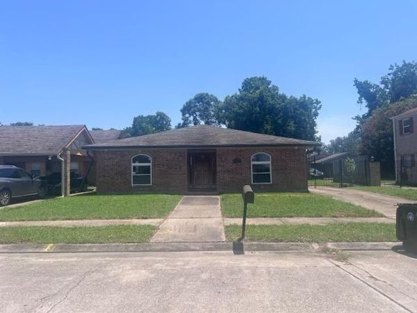 10200 FLOSSMOOR Drive , New Orleans, LA 70127