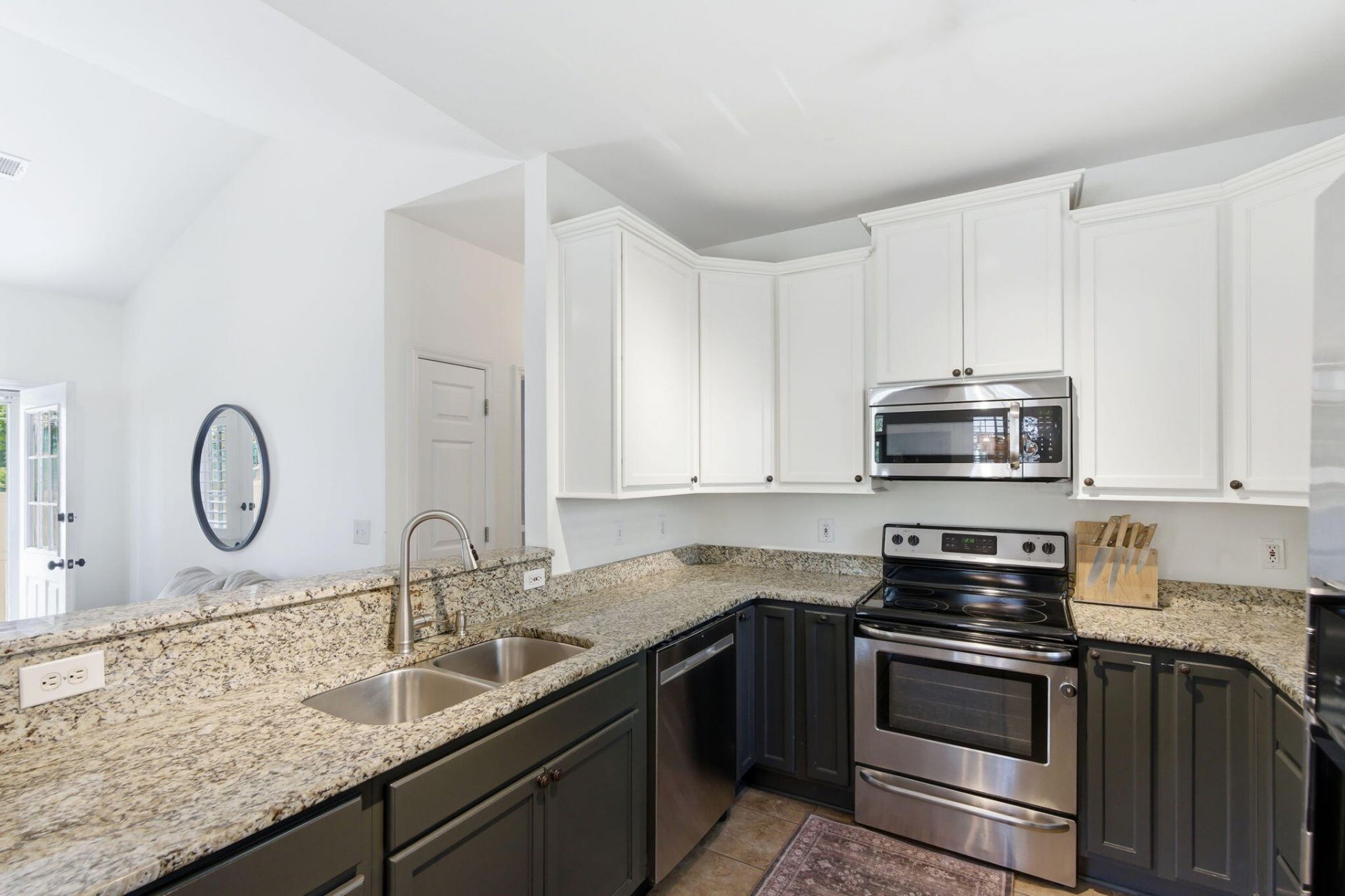 2301 Chadbury Lane Photo 9