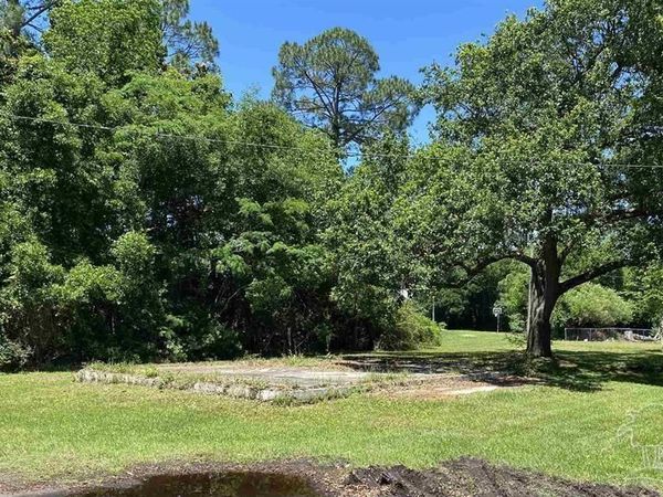 120 Cousineau Rd, Pensacola, FL 32507