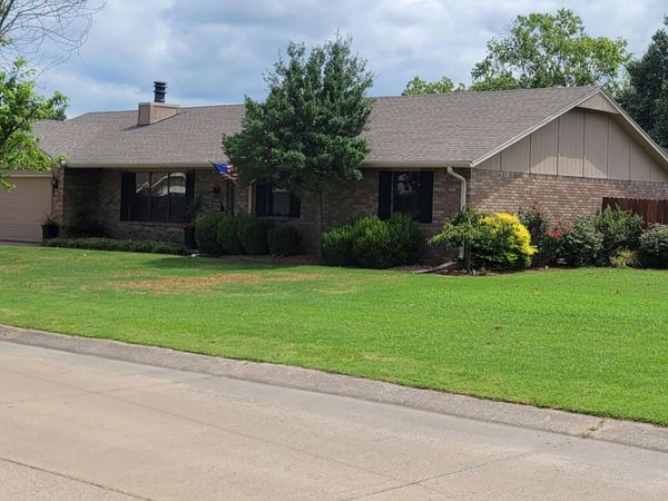 2216 Oak Lane, Miami, OK 74354