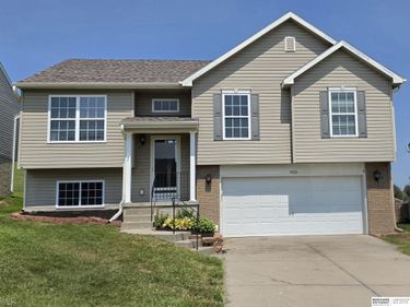 8826 Quest Street, Omaha, NE 68122