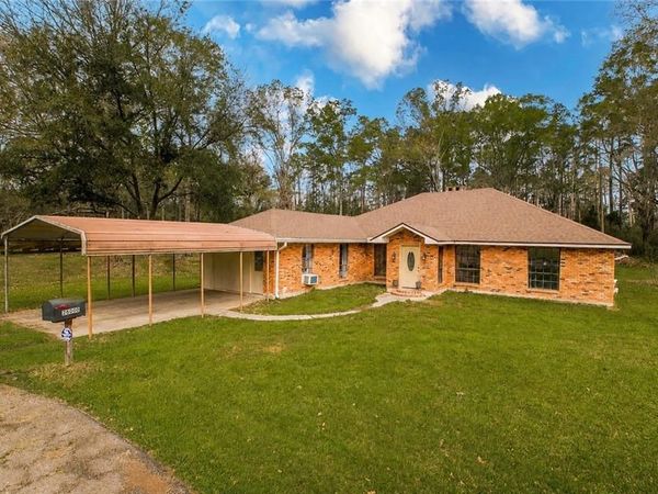 26000 ROBERTSON Road , Holden, LA 70744