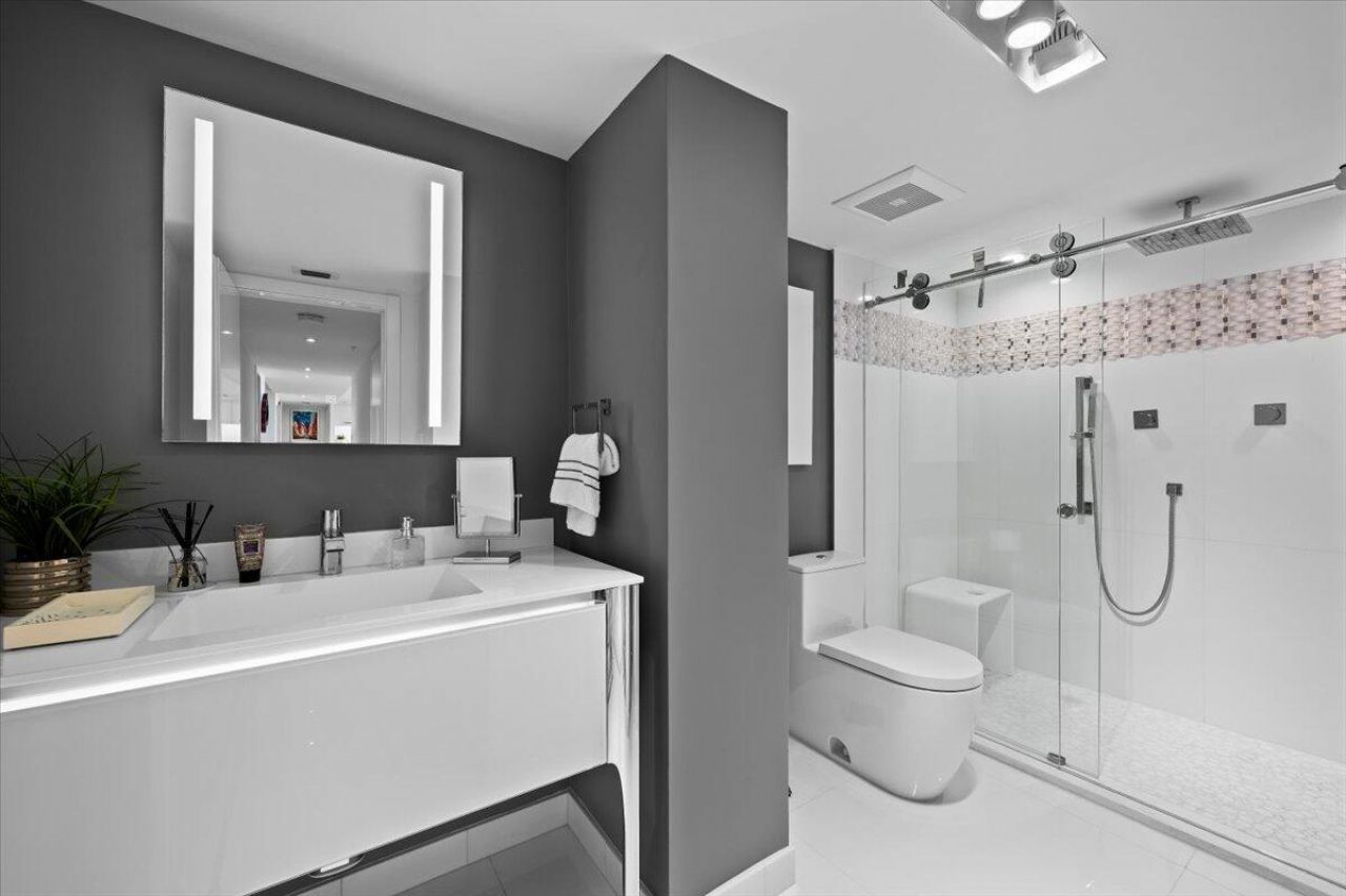 5280 N Ocean Drive, Unit 10C, Riviera Beach, FL 33404 Photo